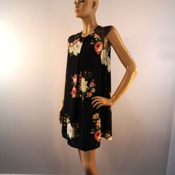 Bobeau Black Floral Shift Dress Womens Sz S Laced Shoulders Inverted Pleat Front - Picture 3 of 11